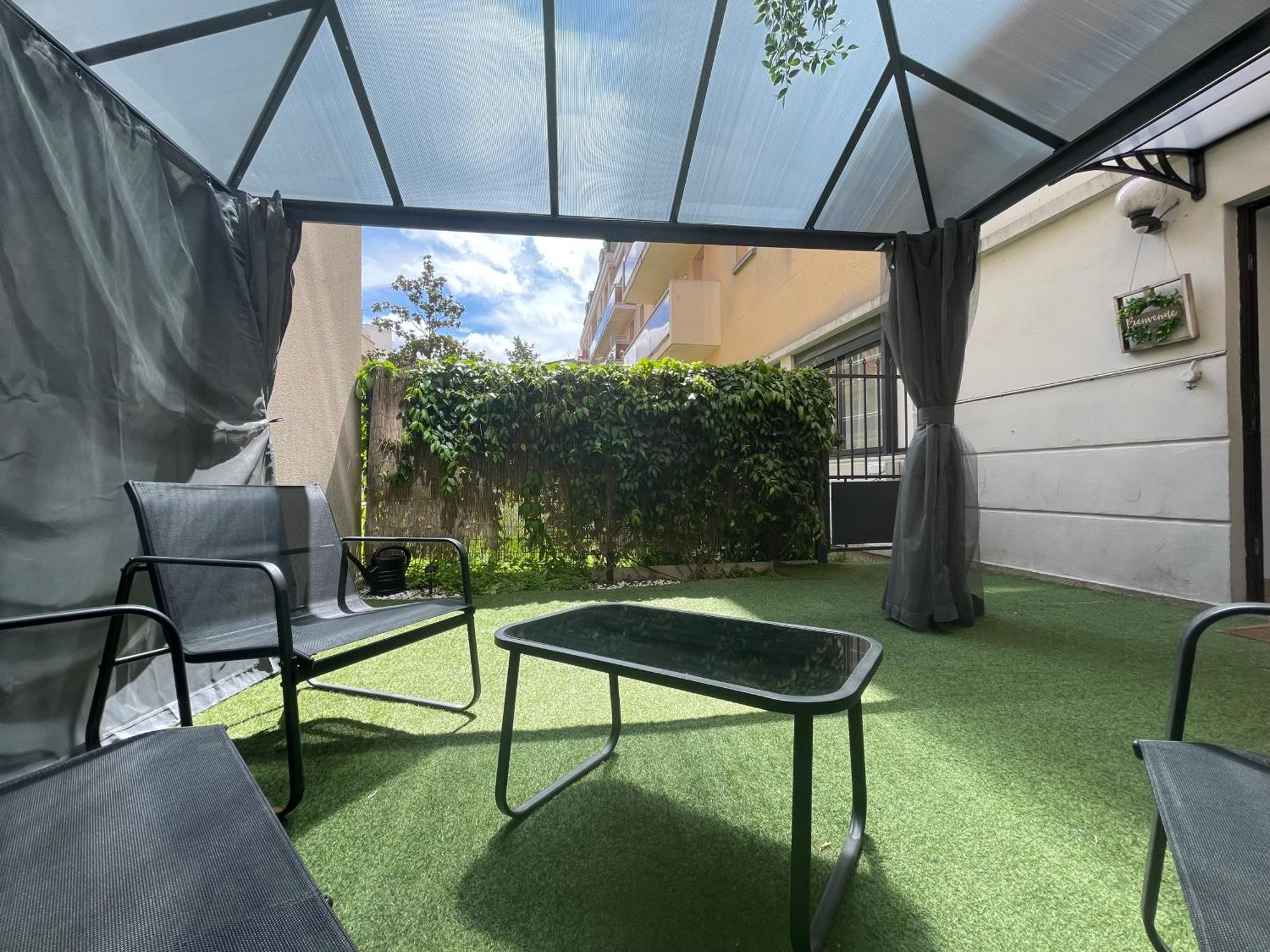 Avec Terrasse Et Parking - Centre *