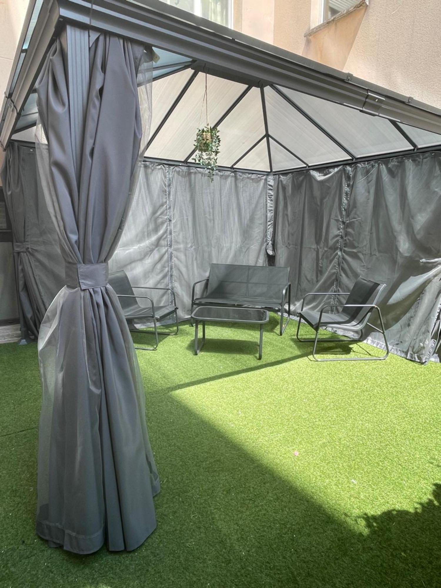 Apartment Avec Terrasse Et Parking - Centre